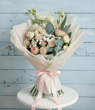 Букет цветов из:  Розы и Лизиантусы в Войвож
