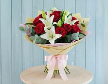 Букет цветов из:  Лилии и Розы в Войвож
