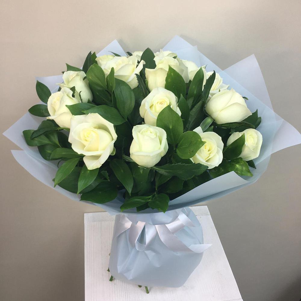 Букет 15 Белых роз Проуд в Войвож