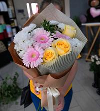 Букет цветов из:  Герберы, Розы и Хризантемы в Войвож