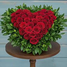 Цветочная композиция из Розы в виде сердца в Войвож