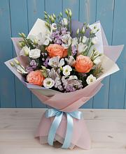 Букет цветов из:  Лизиантусы, Розы, Альстромерии и Гипсофила в Войвож