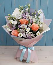 Букет цветов из:  Лизиантусы, Розы, Альстромерии и Гипсофила в Войвож