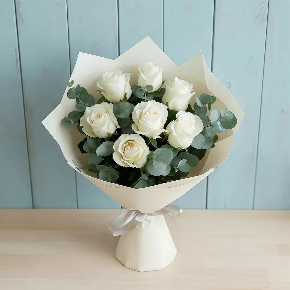 Букет Белые розы в Эвкалипте в Войвож