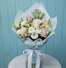 Букет цветов из:  Розы и Лизиантусы в Войвож