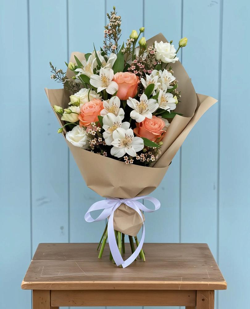 Букет цветов из: Альстромерии, Лизиантусы, Розы и Хризантемы в Войвож