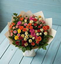 Букет Микс из разноцветных кустовых роз в Войвож